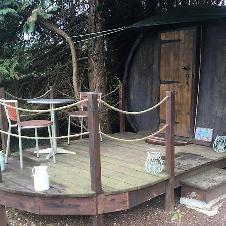 Charming 2-Bed Cabin In Domfront-En-Poiraie Perrou Exterior photo