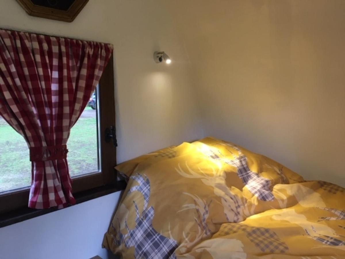Charming 2-Bed Cabin In Domfront-En-Poiraie Perrou Exterior photo